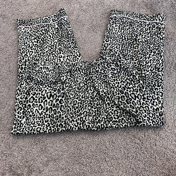 Joyspun Animal Print Women’s PJ Set w Pockets

Size M - Picture 9 of 13